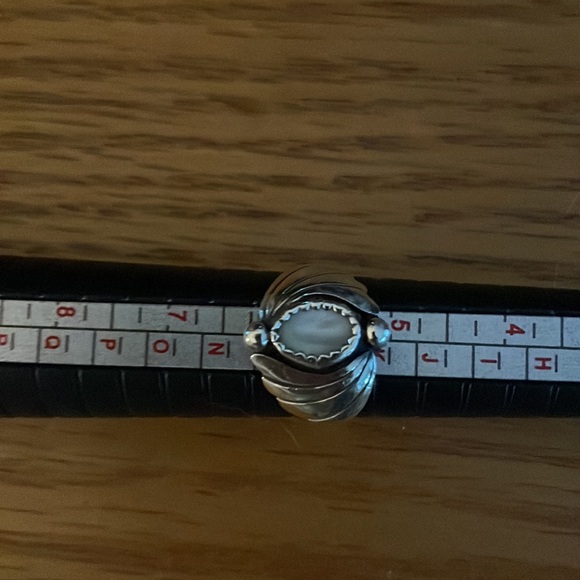 Vintage 70’s Sterling Mother of Pearl Ring - Picture 5 of 5